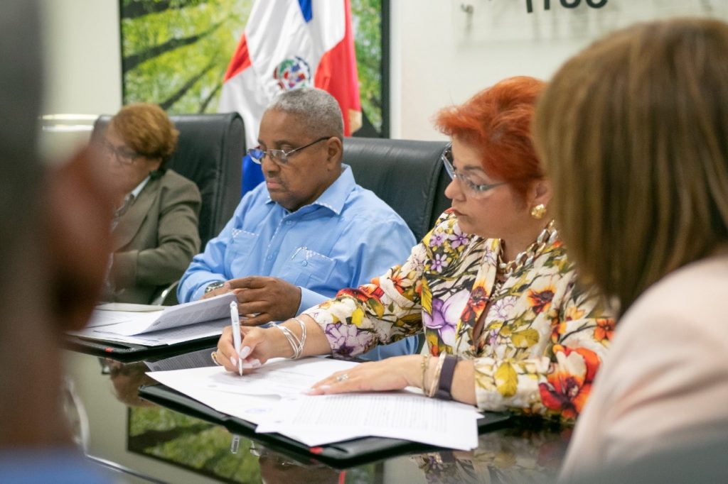 Firma acuerdo con reconocido Instituto Técnico en la República Dominicana